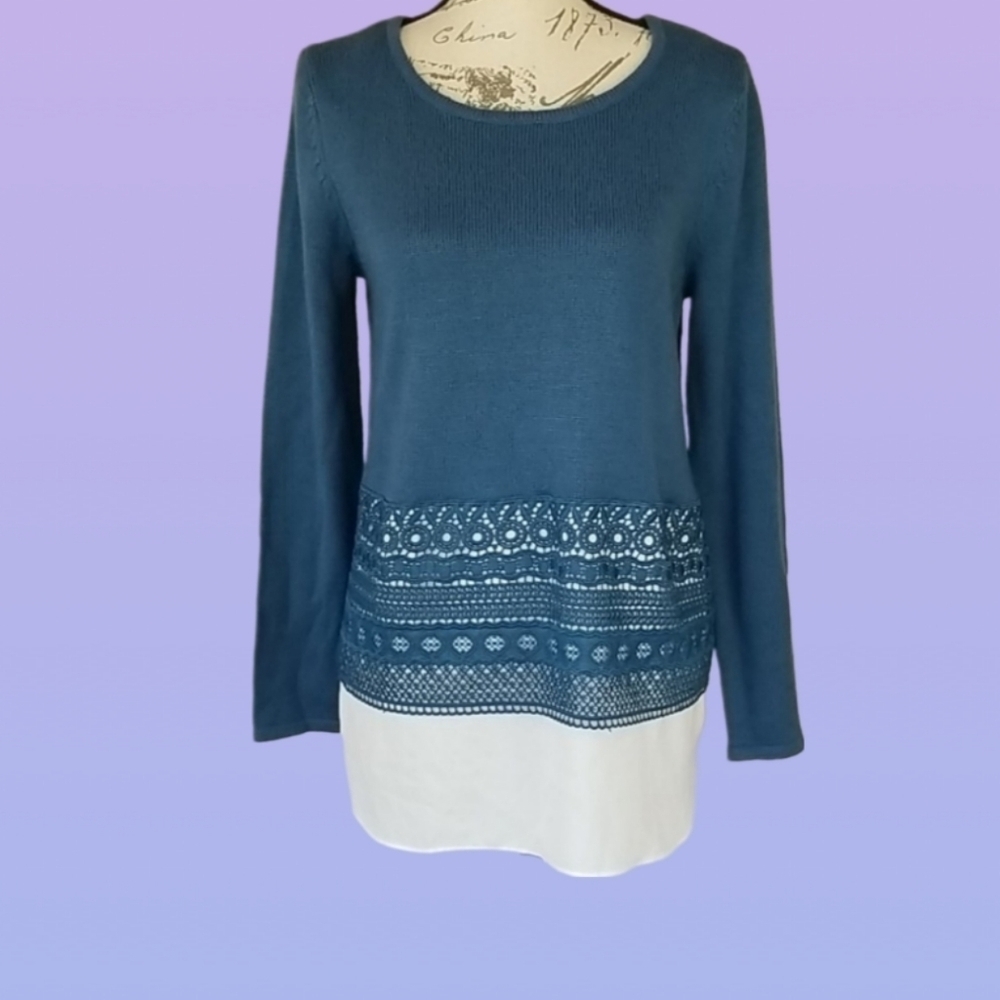 Womens Minimalist Sweater Layered Shirt Trim in Blue White, M